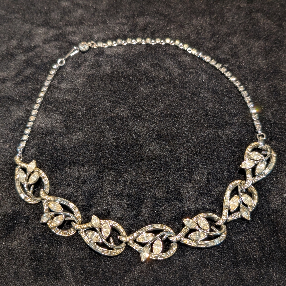 Dazzling Silver Leaf Necklace